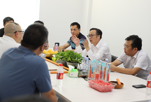 荊門市科技局王展歐局長(zhǎng)帶隊(duì)赴艾克調(diào)研、指導(dǎo)工作